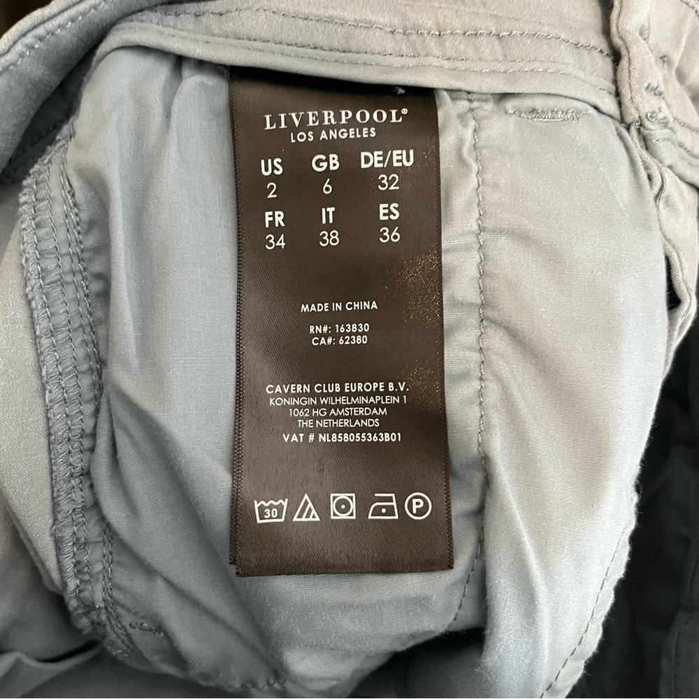 Liverpool Women's Light Blue-Gray Pond Blue Shorts. Women’s Size 2. - Picture 6 of 7